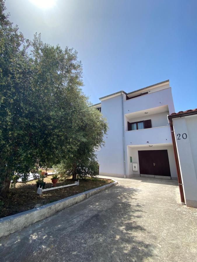 Apartments Lungomare Pula Extérieur photo