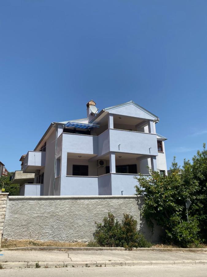 Apartments Lungomare Pula Extérieur photo